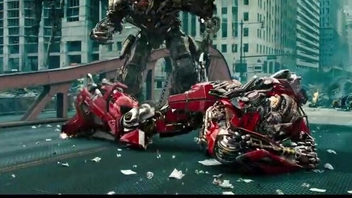 [Transformers] The hottest part of the whole drama, Optimus Prime confronts the natural enemy, teari