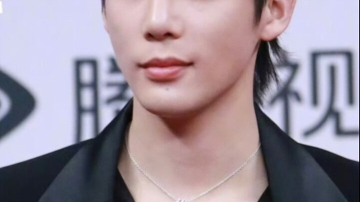 วิจารณ์เฉียบ! ความหล่อของดาราชายในงานประกาศรางวัล Starlight Awards (แฟนคลับห้ามดู)