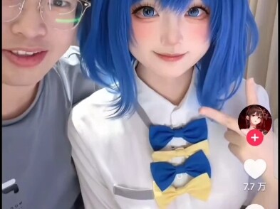 Trên TikTok, người nước ngoài xem blogger trong nước khoe cos bạn gái, còn netizen nước ngoài thì nh