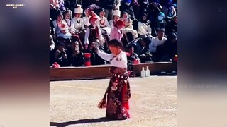 An 8-year-old Tibetan girl's dance has become a global sensation! The background music captures her 