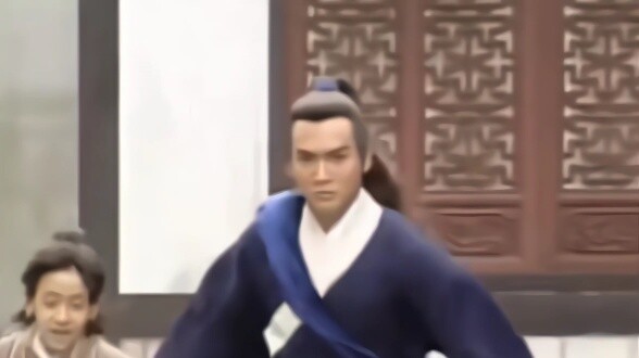 Comparison of correct and incorrect demonstrations of ancient costume running, the gap is too big