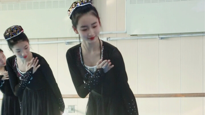 หยาง ซินถง วิทยาลัยดนตรีและการเต้นรำปักกิ่ง