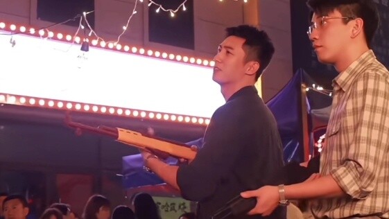 หวงจิงหยู: นี่ไม่ใช่แค่การต่อสู้แบบสบาย ๆ เหรอ? หวังจือฉี: จริงเหรอ?