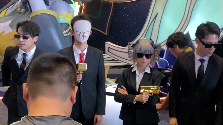 Shocking! Russian Female Exec Spontaneously Throws Coins Live on BW!!