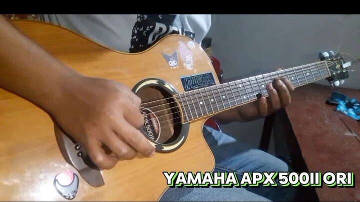 bermain melodi gitar