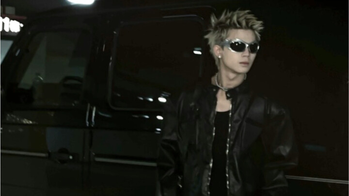 แฟนๆ ว่าไว้ไม่ผิดจริงๆ ชุดดำนี่แหละดูดีและเท่ที่สุด