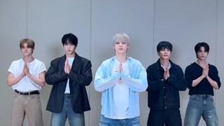 啊啊啊啊啊TXT你们怎么百万福利搞万物生团播了？250622抖：谢谢MOA 我们抖音粉丝破百万啦零帧起手...