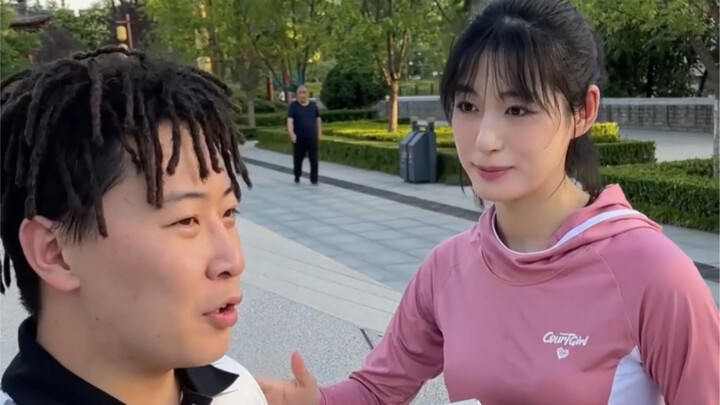 Pertarungan kecil dengan tetangga baru! Perempuan gigih ini akhirnya…