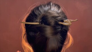 Does your bun tend to fall apart easily? If so, hurry up and try this donut bun hairstyle that stays