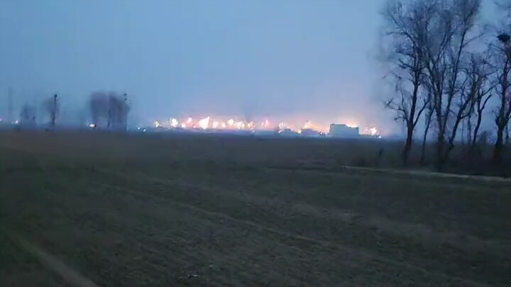 Sơn Đông náo nhiệt quá nhỉ… Sao Hà Nam không cho tôi đốt pháo vậy?