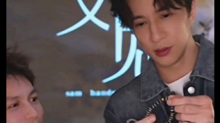 Xue Zhiqian: 150,000—so expensive? Let me try it on; if it breaks, that’s 150,000.