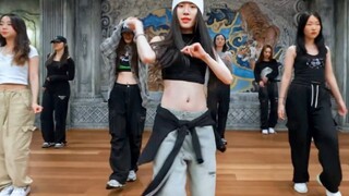 YG编舞师给BabyMonster Like That编舞练习室！