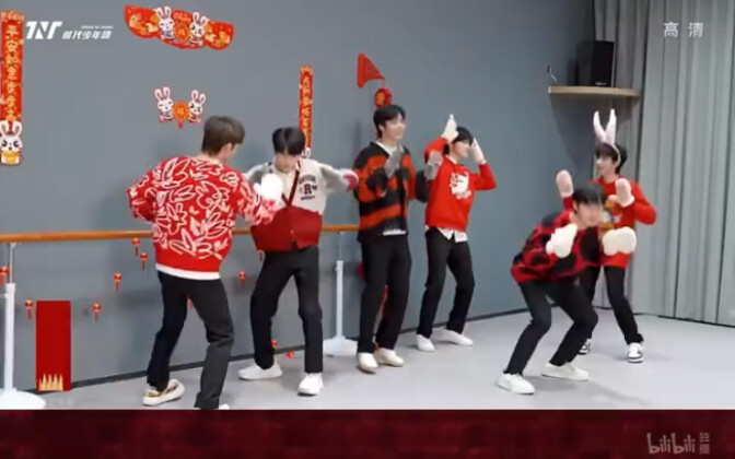 #Thời Đại Thiếu Niên Đoàn# So sánh với bản gốc, "Dancing with a rabbit" chính là phiên bản 2.0 của "