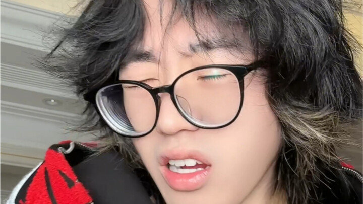 Being scolded by a stranger: QAQ Being scolded by a good friend: Hehe, it feels so good~