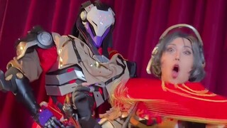 Thần tài trí tuệ dạy bà lão Ai Cập xoay khăn tay