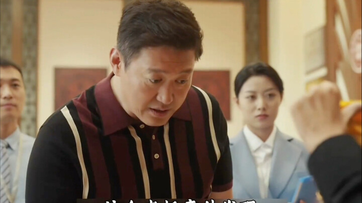 老板明明只捐款了5万元，可锦旗上却写着10万元