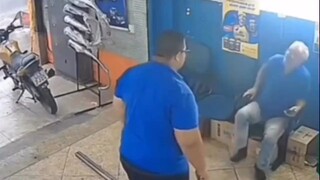 Udah jatuh ketiban tangga kata pepatah yg cocok buat dia