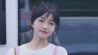 เด็กผู้หญิงเป็นสิ่งมีชีวิตที่น่ารักและมีเสน่ห์