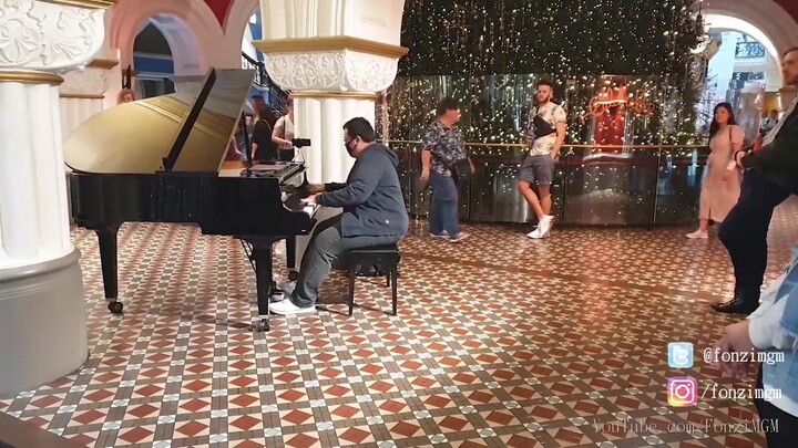 “宅男”大佬在商场弹鬼灭之刃主题曲《红莲华》，效果拔群？