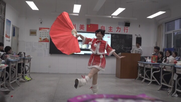 High School New Year’s Eve: I’m Forcing My Classmates to Watch This 2-Minute “Sending My Moonlight” 