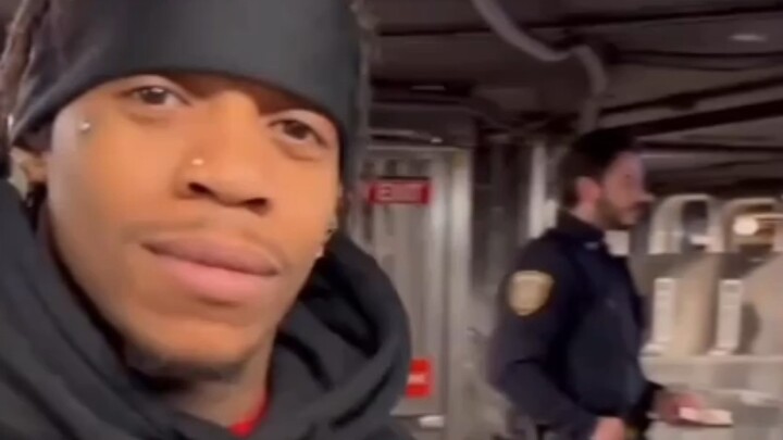 Ở nước ngoài thì cứ thoải mái thôi!