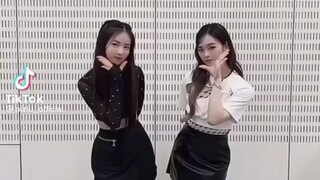 تحدي "ITZY BLAH BLAH BLAH" لفرقة الفتيات اليابانية NiziU التابعة لـ JYP