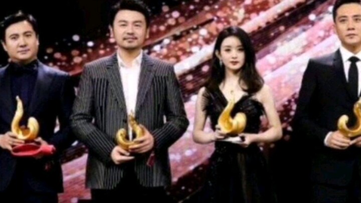 هل عدم التقاط صورة جماعية يعني العزلة؟ انظروا، الأخت تشاو لديها ذلك أيضًا... العمل حقًا رائع، في ليل