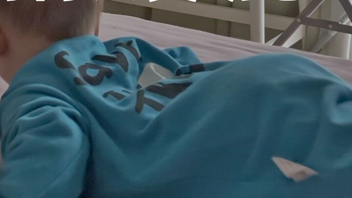 Bagaimana kucing memperlakukan anak kucing manusia? Mochi si rambut cokelat keemasan hampir menyeran