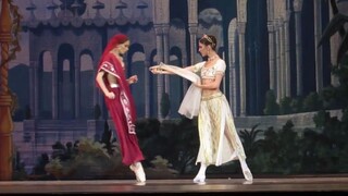 The fight between the two heroines in the ballet La Bayadère: Roslanova and Lipchuk (Kremlin Ballet)