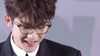 เวอร์ชันดั้งเดิมของการเต้นรำนี้จริงๆ แล้วเป็นแบบนี้ ไม่แปลกใจเลยที่ครูตันจะกลัวมากจนต้องถอยกลับไปหนึ