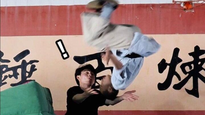 Xiaosong: Wait, something’s off.