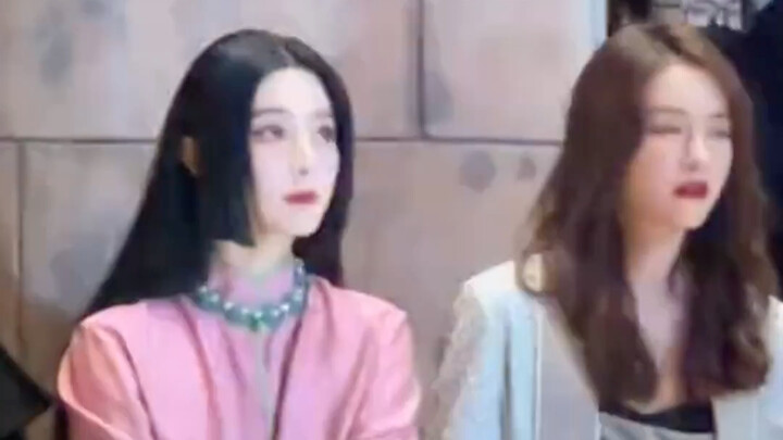 The "bold and glamorous" style truly makes someone an objectively stunning beauty #BoldAndGlamorous 