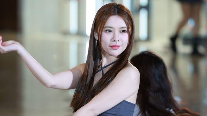 【กระโปรงสั้น-AOA】โชว์เต้นบนถนนที่อันชองชอนซู