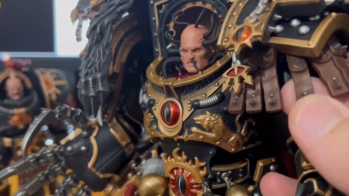 Membuka kotak Dark Source Warhammer Horus, ada beberapa yang bagus seperti Yu Xiaoguo