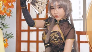 ชุดโลโก้ของ Luo Tianyi "Canary" cheongsam COS, Shining แก่ ๆ กำลังสวมแฮมตัวเล็กคู่หนึ่ง