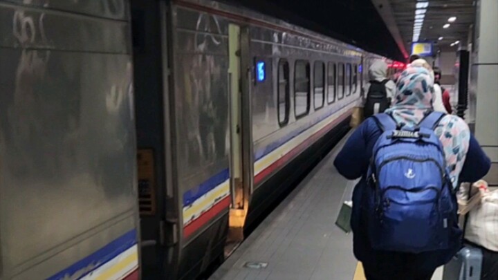 Real Fabulous Train KTM journey in Kuala Lumpur Malaysia