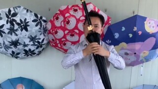 Ô dù cán kiếm vàng đen