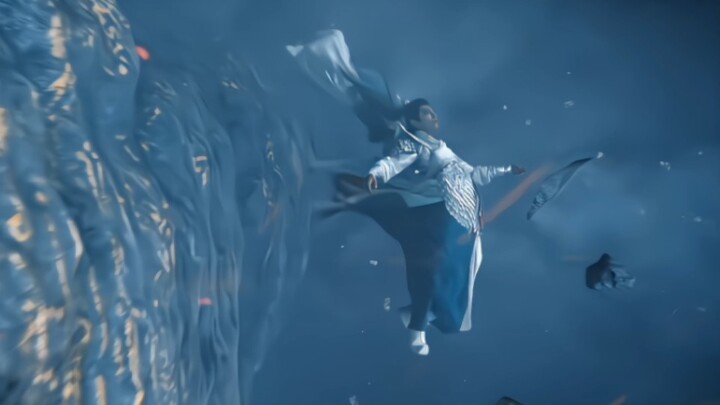 Li Susu chokes on blood and Ming Ye falls freely. Looking at these two scenes again, I feel that Luo