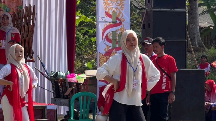 Angklung dan Penari sesi gladi resik