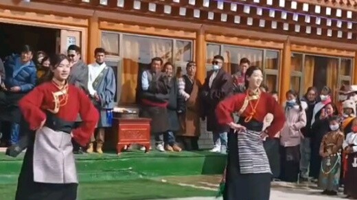 Điệu múa Guozhuang có dây của cô gái Tây Tạng