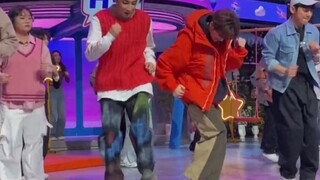 和好六团一起彩排的小丁，好活泼，好有活力