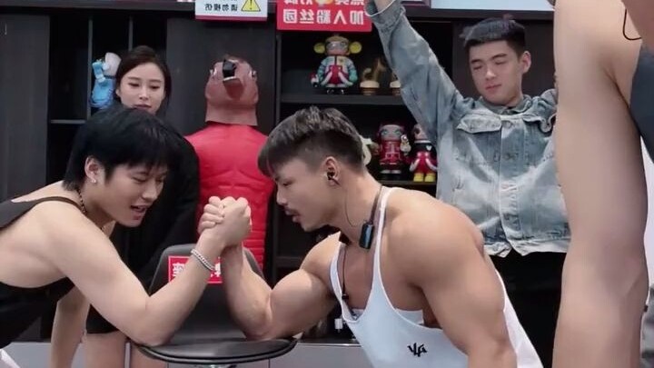 Chó nhỏ đến livestream của Tiểu Dương ca