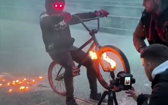 راكب شبح حقيقي؟ لحظات إبداعية مُلتقطة بالتصوير الفوتوغرافي في عام ٢٠٢٠!