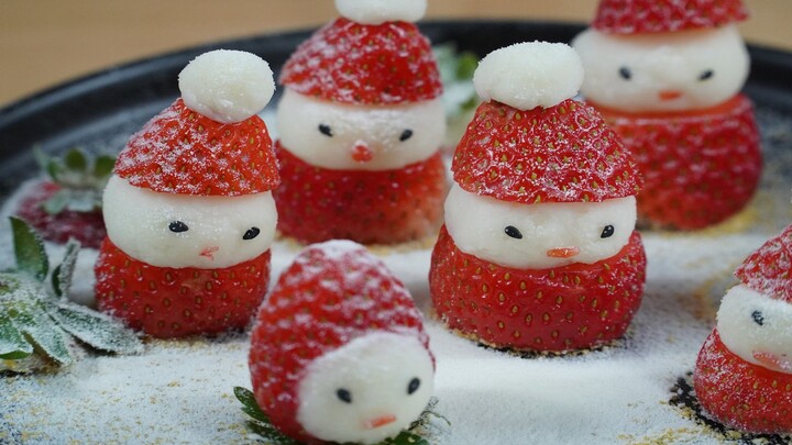 วิธีทำซานตาคลอสจากสตรอว์เบอร์รีแบบง่ายๆ ใส่ยามาเพียงหนึ่งเส้น ก็อร่อยยิ่งกว่าเค้ก เด็กๆ ชอบมาก!