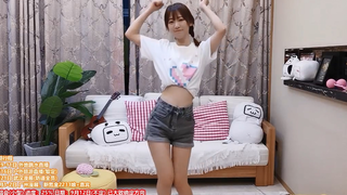 韩小沐站起来了《伢伢卖瓜萨日朗》