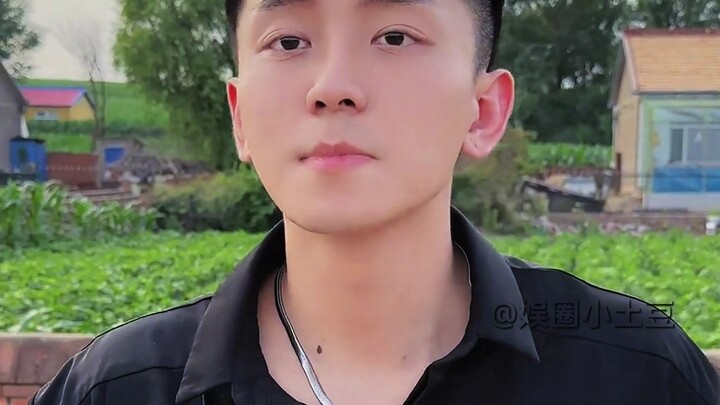 Gadis yang sangat suka makan