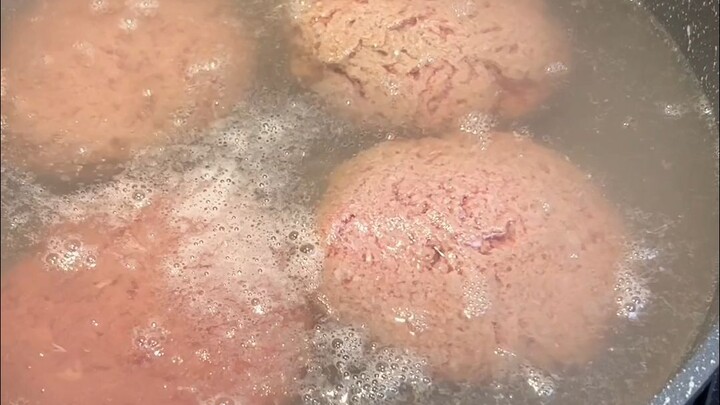 Ibu lagi bikin masakan orang kulit putih...