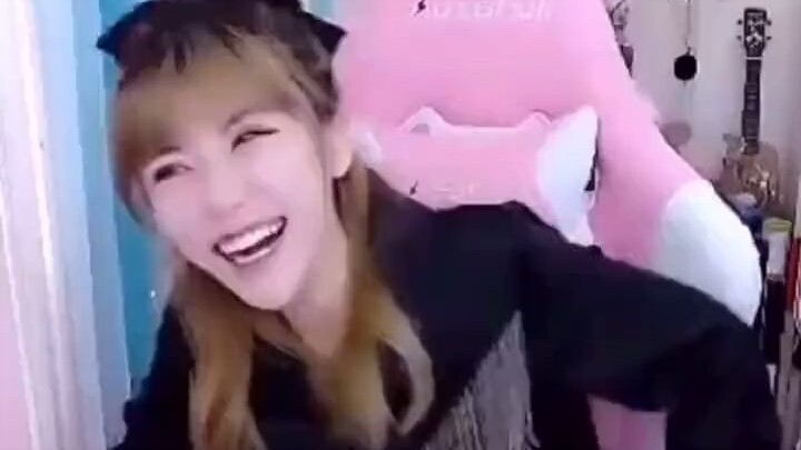 【Chu Thục Di】Chu Thục Di xem bản thân mình biểu diễn "Disco Sói Hoang"