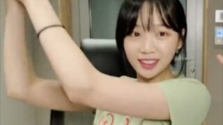 【جين تساي يوان】رقصت لثانية واحدة من أغنية super shy 230726 مقطع مباشر