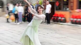 不好了夫人 俏皮的小姐又跑出府跳舞去了